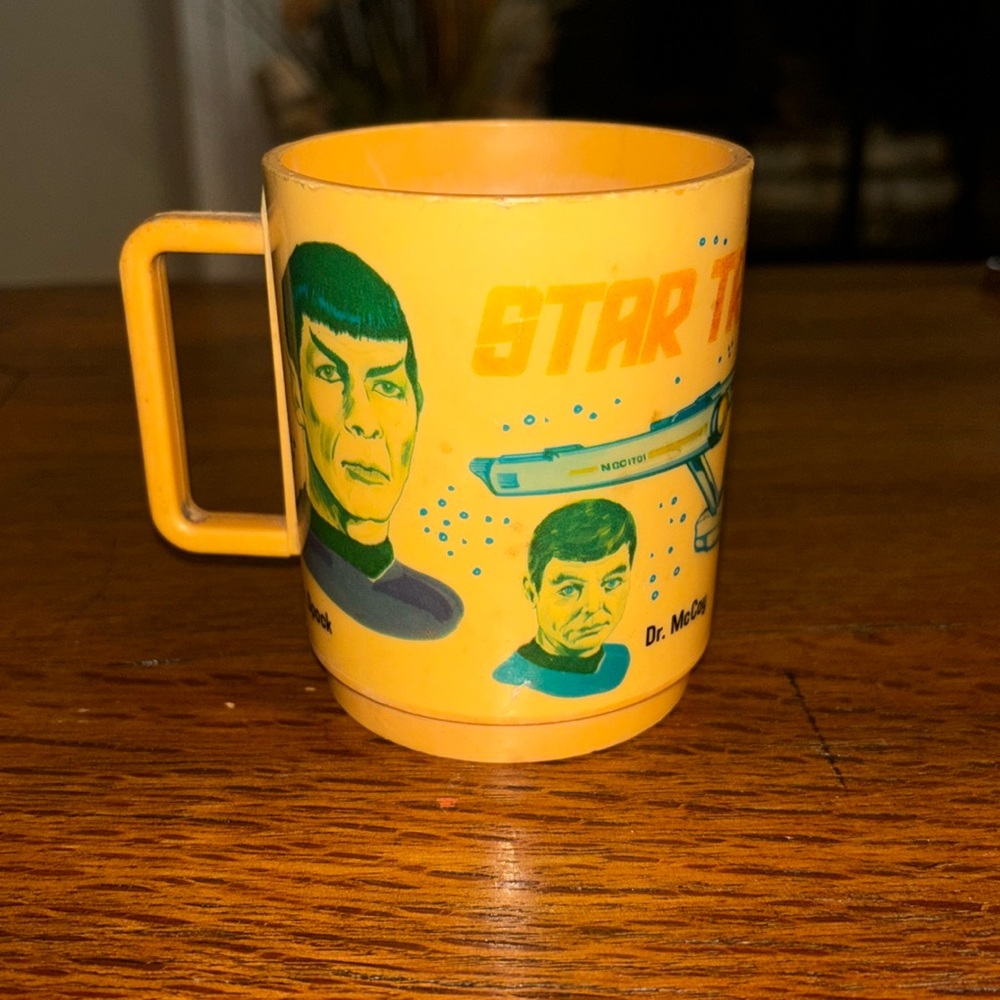 1975 Star Trek cup Paramount Pictures